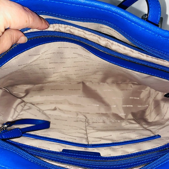 Michael Kors Large Jet Set Bag/Tote in Cobalt Blue. EUC. Original dust bag. - Picture 7 of 15